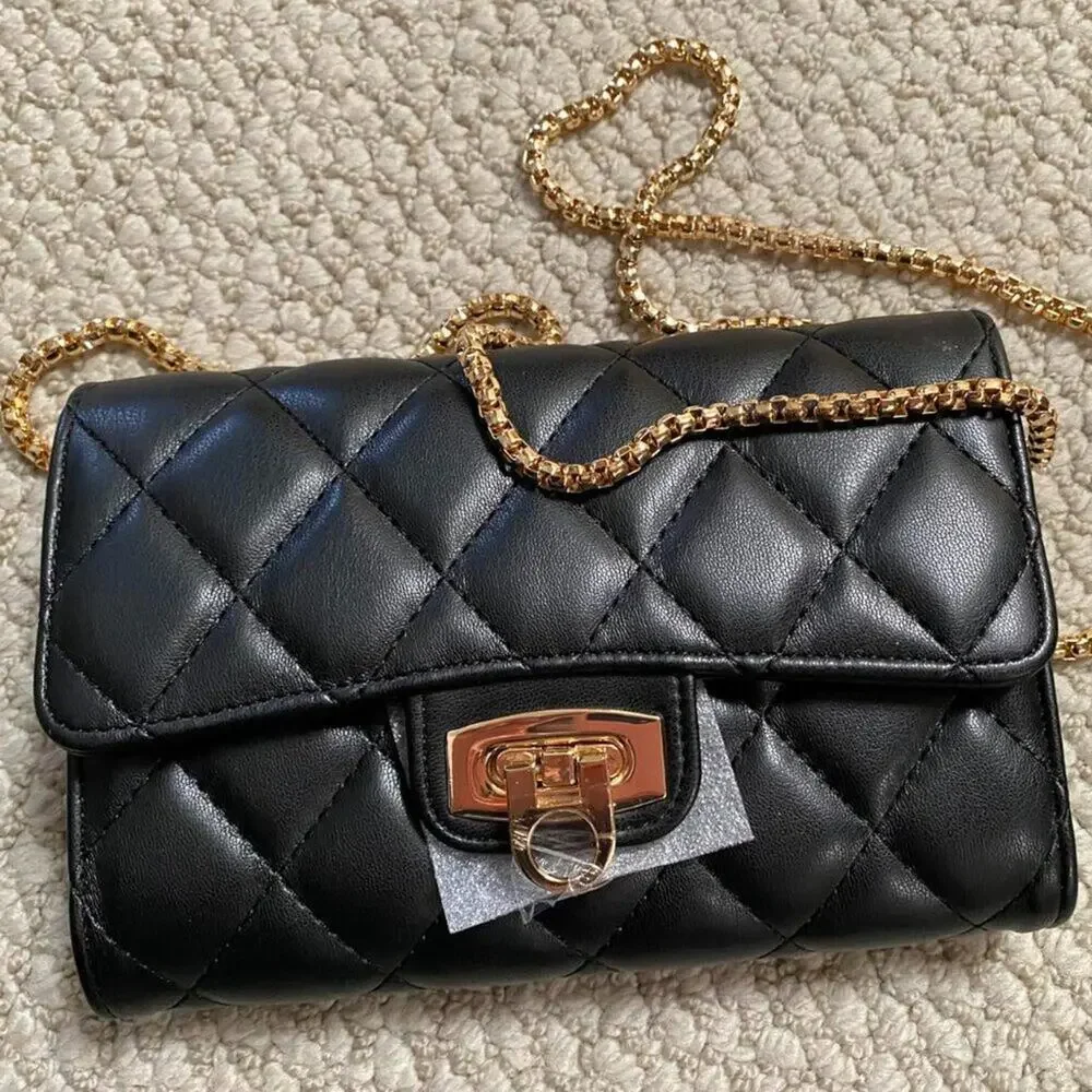 Stylish Small Quilted Crossbody Bag Compact Black Shoulder Bag for Women